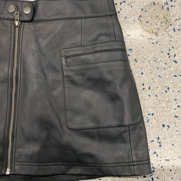 Free People Women's Faux Leather Mini Skirt Black High Rise A Line - Size 4 - Picture 4 of 10
